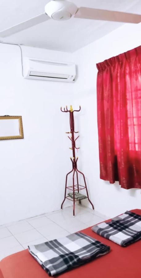 Homestay Mama Razzin Kuala Kangsar Exterior foto